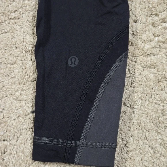 Lululemon Crop Leggings size 8 - Picture 6 of 7